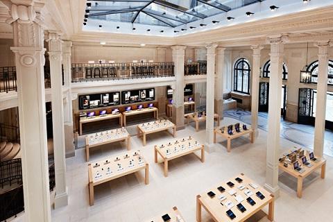 «Σήκωσαν» το μαγαζί της Apple κι έφυγαν με... λεωφορείο!