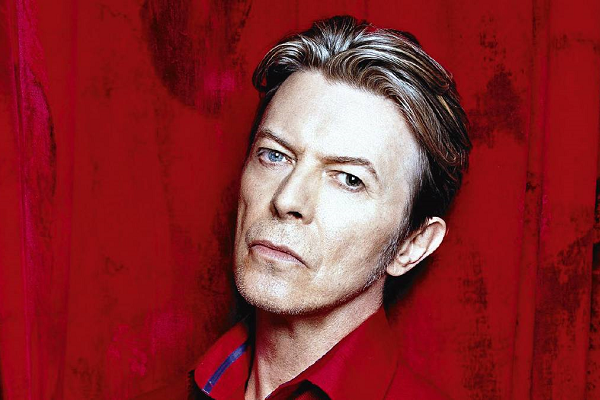 To κόλπο του Bowie με τις ελληνικές εφημερίδες - Γιατί κουβαλούσε μαζί του ελληνικές εφημερίδες στη Νέα Υόρκη;