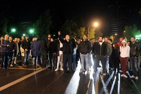 Φωνές και προπυλακισμοί έξω από το Προεδρικό Μέγαρο στη Λευκωσία