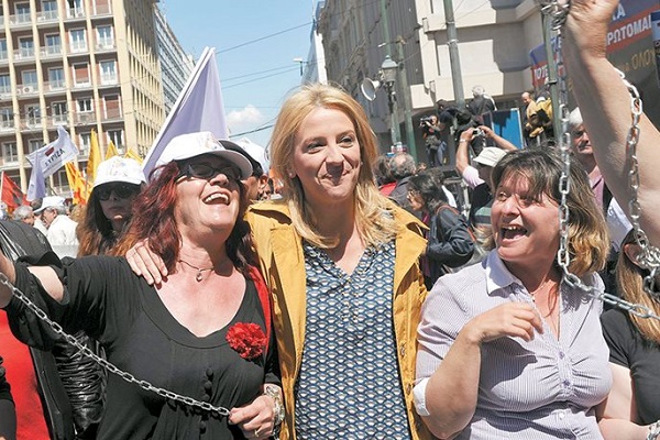 P. Δούρου: «Καθάρισε» τις καθαρίστριες και βάζει ιδιώτες