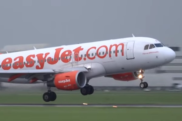 Προσγείωση τρόμου αεροσκάφους της easyJet στο Αμστερνταμ