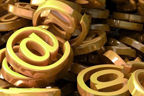 Πες μου το email σου να σου πω ποιος είσαι!