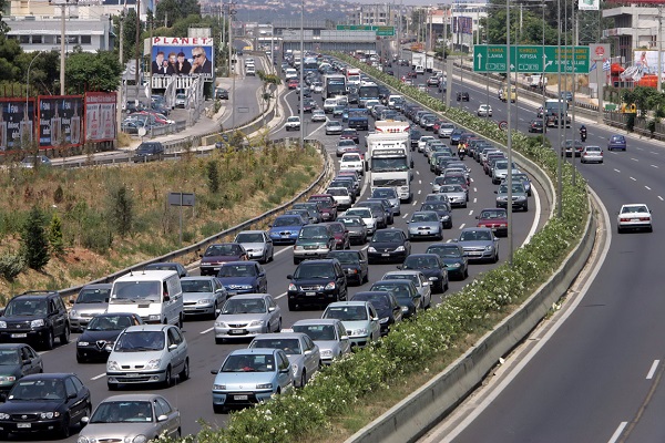 Νταλίκα στην Εθνική Οδό έπεσε πάνω σε 12 αυτοκίνητα - Παραλίγο νέα τραγωδία στην άσφαλτο...