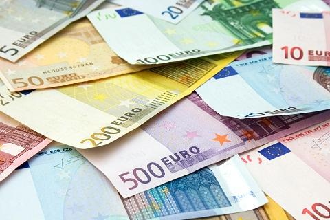 Βρήκαν 500.000 ευρώ μέσα σε εγκαταλελειμμένο αυτοκίνητο!