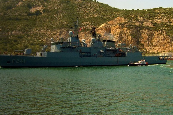 Όμηρος των στασιαστών ο Aρχηγός του Tουρκικού Στόλου πάνω στη φρεγάτα Γιαβούζ - Το τουρκικό πολεμικό πλοίο ελέγχεται από τους στασιαστές...