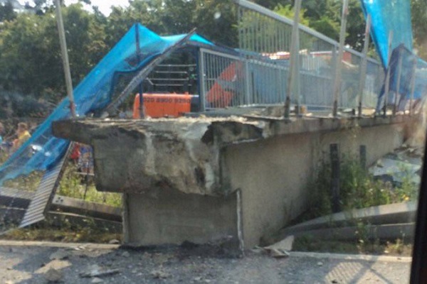 Σοκ από την κατάρρευση γέφυρας σε μεγάλο αυτοκινητόδρομο της Μ. Βρετανίας (video) - Κοντά στο Κεντ...