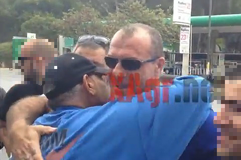 Με επευφημίες υποδέχτηκαν τους βουλευτές στα γραφεία της ΧΑ 