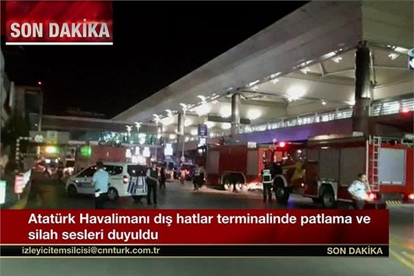 Μακελειό από φονικές εκρήξεις στο αεροδρόμιο της Κωνσταντινούπολης - 36 νεκροί - Δύο βομβιστές αυτοκτονίας πυροδότησαν εκρηκτικά...