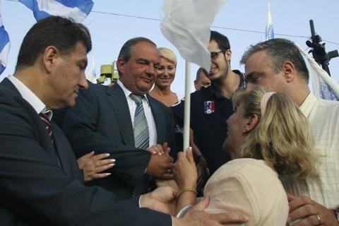 Ο Καραμανλής κατέβηκε Σύνταγμα...