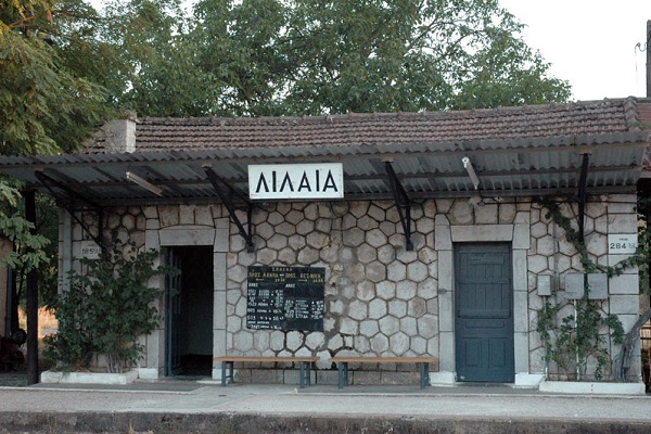 Εκτροχιασμός τρένου λόγω κατολίσθησης κόντα στη Λαμία