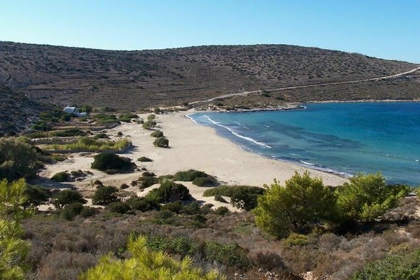 Βγάζουν στο «σφυρί» τη μοναδική προσβάσιμη παραλία της Ηρακλειάς