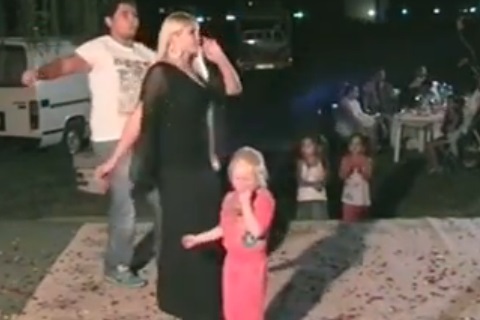 ΝΤΟΚΟΥΜΕΝΤΟ: Δείτε τη μικρή Μαρία να χορεύει σε γλέντι των Ρομά  - Γυρίστηκε πριν από 3 εβδομάδες...