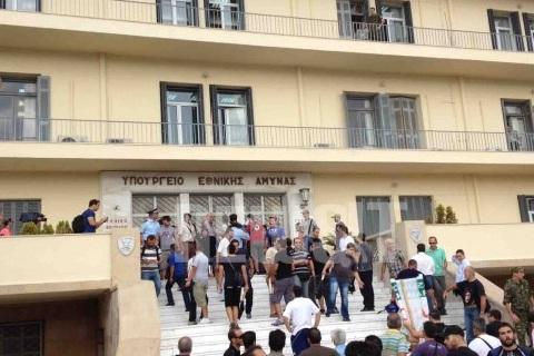 Απίστευτο: Τα ΜΑΤ μπήκαν στο Πεντάγωνο!
