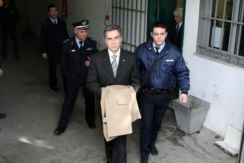 Η μεταγωγή Παπαγεωργόπουλου - Ανέκφραστος και με χειροπέδες - Όλα τα video