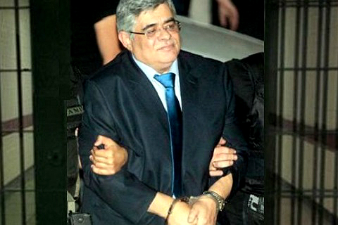 Ο Μιχαλολιάκος ζήτησε να μείνει με τον Παππά και έστειλαν το Λαγό σε άλλο κελί