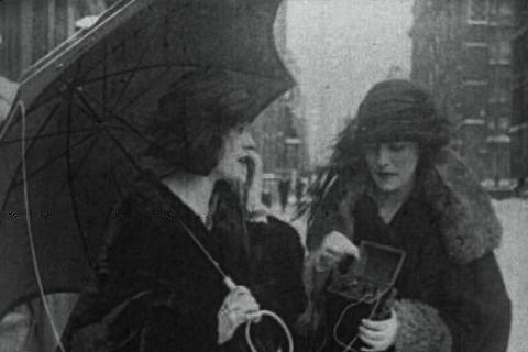 Πώς ήταν τα κινητά τηλέφωνα το... 1920;