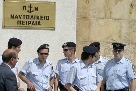Ελεύθερος ο υπαξιωματικός που εγκατάλειψε τα δίδυμα και τη μητέρα τους