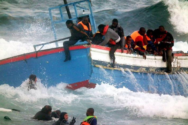 Παγκόσμιο σοκ - Eκατοντάδες νεκροί μετανάστες στη Μεσόγειο - Ναυάγησε πλοιάριο με περισσότερους από 700 επιβαίνοντες ανοιχτά της Λαμπεντούζα...