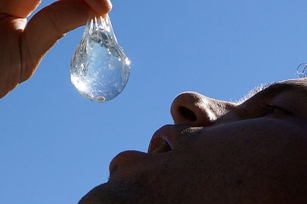 Αν δεν ξεδιψάτε με ένα μπουκάλι νερό, τότε... φάτε το! - Μια ιδεα που μπορεί να αλλάξει τον κόσμο...