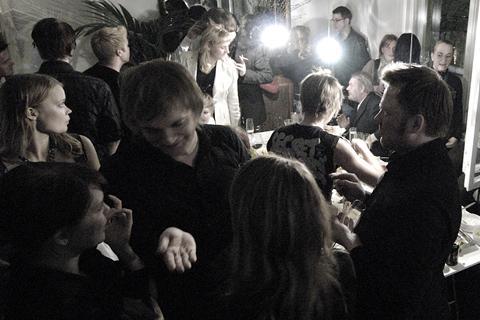Πώς να είσαι στο σωστό party...