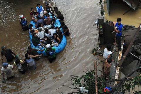 Τραγωδία από την τροπική καταιγίδα στις Φιλιππίνες  - Περισσότεροι από 430 οι νεκροί...