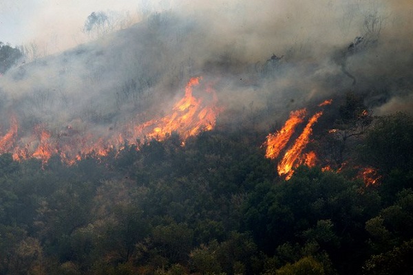 Φωτογραφία ντοκουμέντο: Ο καπνός από τη φωτιά στη Χίο έφτασε μέχρι την Κρήτη - Aπό δορυφόρο της NASA...