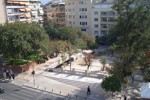 Κάτοικοι του Κολωνακίου ζητούν... τρόφιμα!