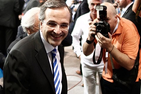 Ξαφνική αδιαθεσία Σαμαρά – Διεκόπη η ομιλία του στο συνέδριο της ΝΔ