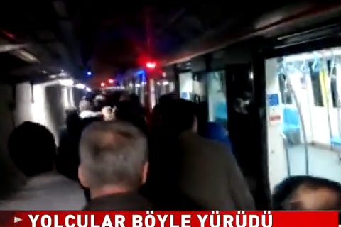 SOS στο νέο τούνελ του Βοσπόρου: Πανικόβλητοι επιβάτες έψαχναν την έξοδο κινδύνου! 