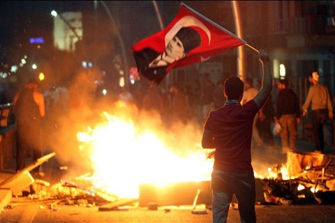 Κάηκε η πλατεία Ταξίμ! (live streaming) - Δραματικές εξελίξεις...