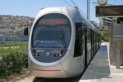 Εμπρηστική επίθεση σε τραμ στο Νέο Φάληρο