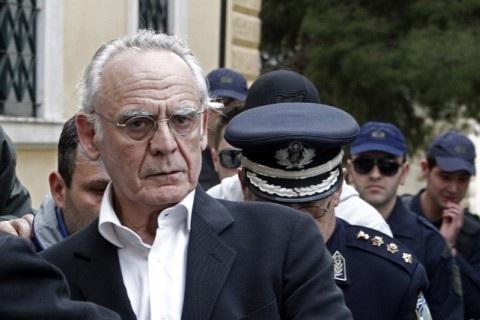 Κυριακάτικη βόλτα του Ακη στην Ευελπίδων