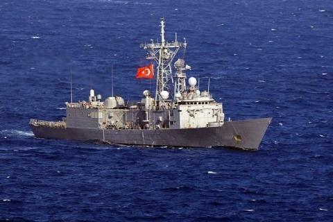 Τουρκικό πολεμικό πλοίο έκανε... βόλτα μέχρι τη Μύκονο!