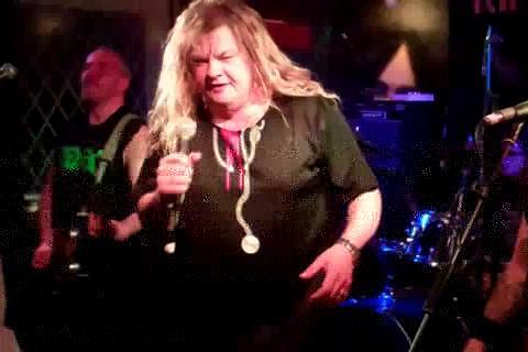 Steve Grimmett: Ο ρόκερ σωσίας του... Ευάγγελου Βενιζέλου!