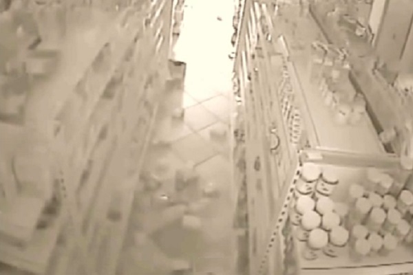 Video-ντοκουμέντο από την ώρα του μεγάλου σεισμού στη Λευκάδα - Από κάμερα ασφαλείας σε super market...