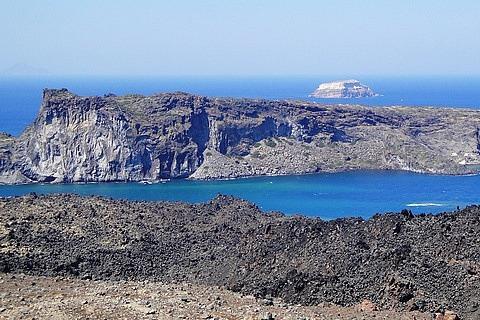 Υπό διαρκή παρακολούθηση τις τελευταίες εβδομάδες το ηφαίστειο της Σαντορίνης