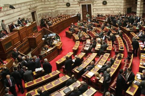 Ανταρσία στη Βουλή: Παπανδρέου και Κακλαμάνης καταψήφισαν κυβερνητικό άρθρο - Απουσία «μήνυμα» Καραμανλή...