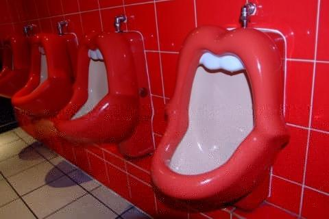 The Rolling... Toilets!  - Στο Rolling Stones Museum...