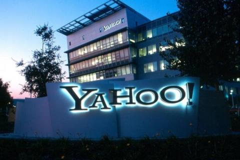 Η Yahoo στρέφεται εναντίον του Facebook