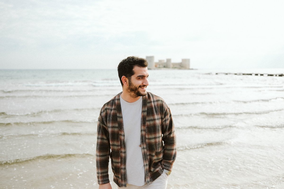 Single και ευτυχισμένοι: Γιατί η προσωπική εξέλιξη δεν χρειάζεται σύντροφο