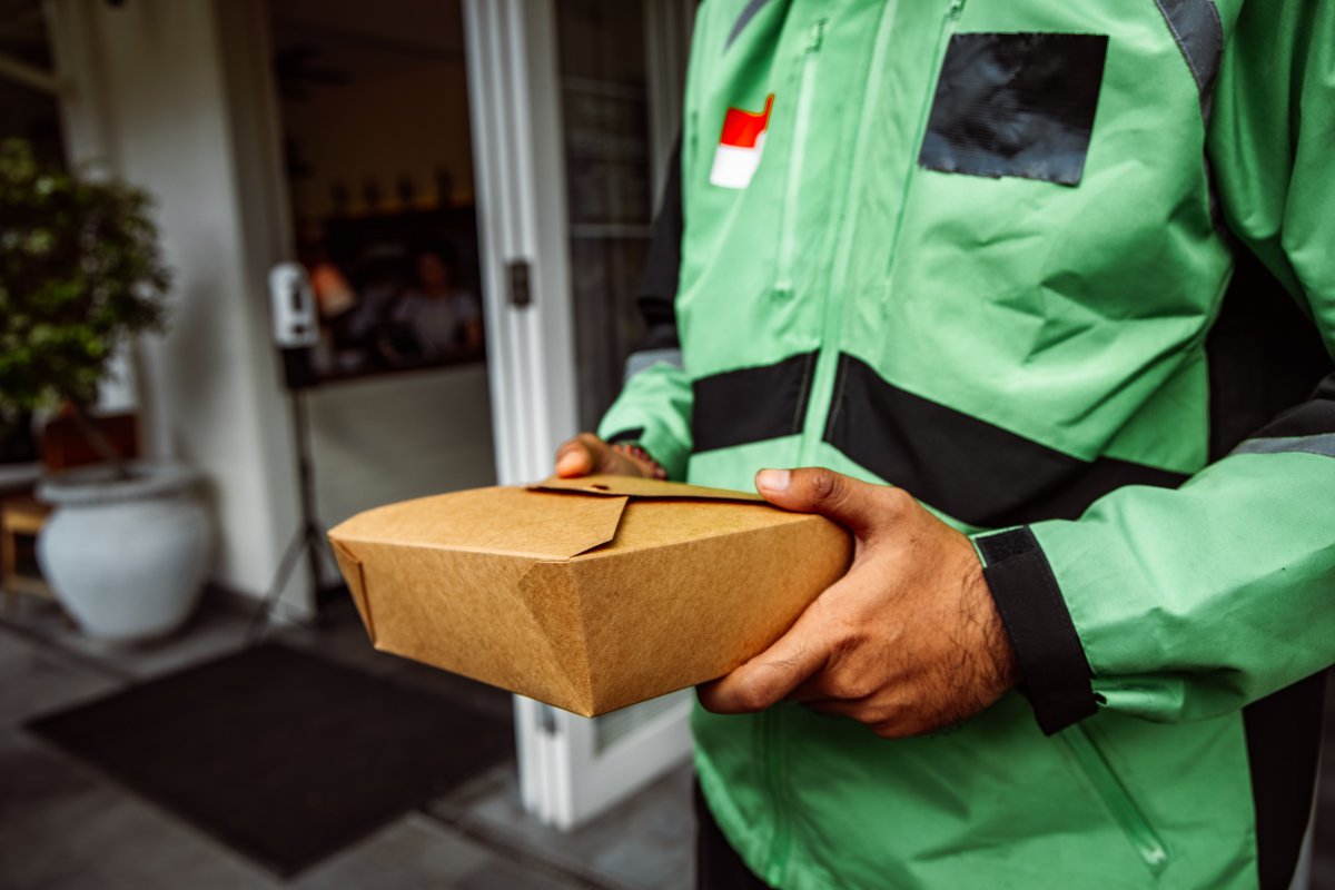 Ολόγυμνος παρέδωσε παραγγελία οδηγός ντελίβερι στο Τέξας ‑ Τον κατέγραψε κάμερα ασφαλείας