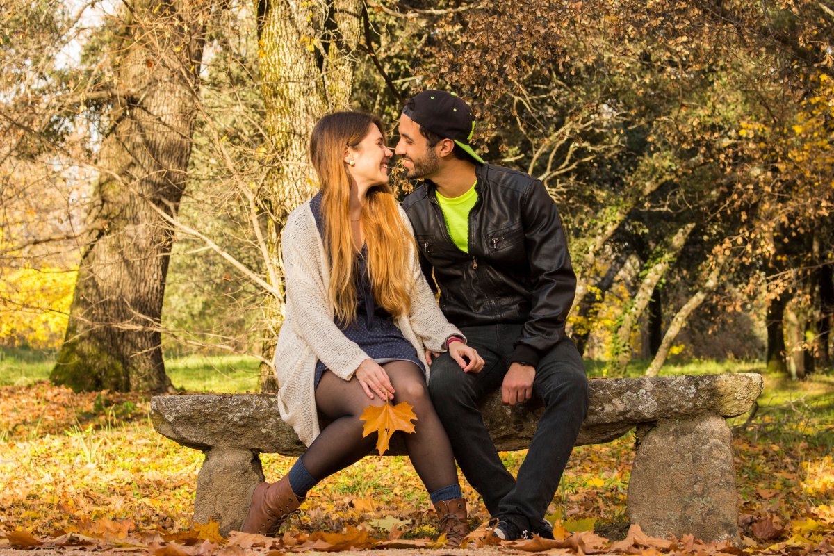 Cuffing Season: Γιατί το φθινόπωρο είναι η ιδανική εποχή για να βρεις σύντροφο;