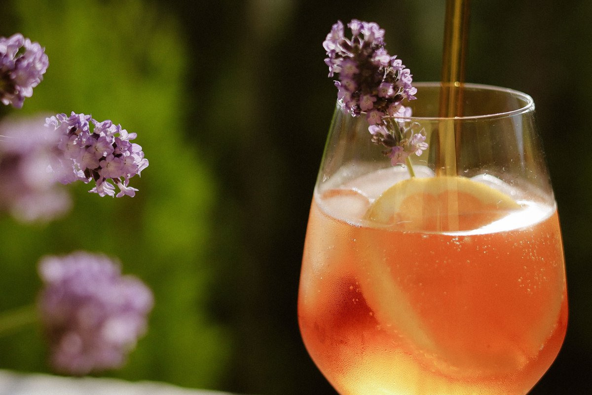Αντίο Aperol - Το κοκτέιλ που έχει γίνει η νέα εμμονή του καλοκαιριού