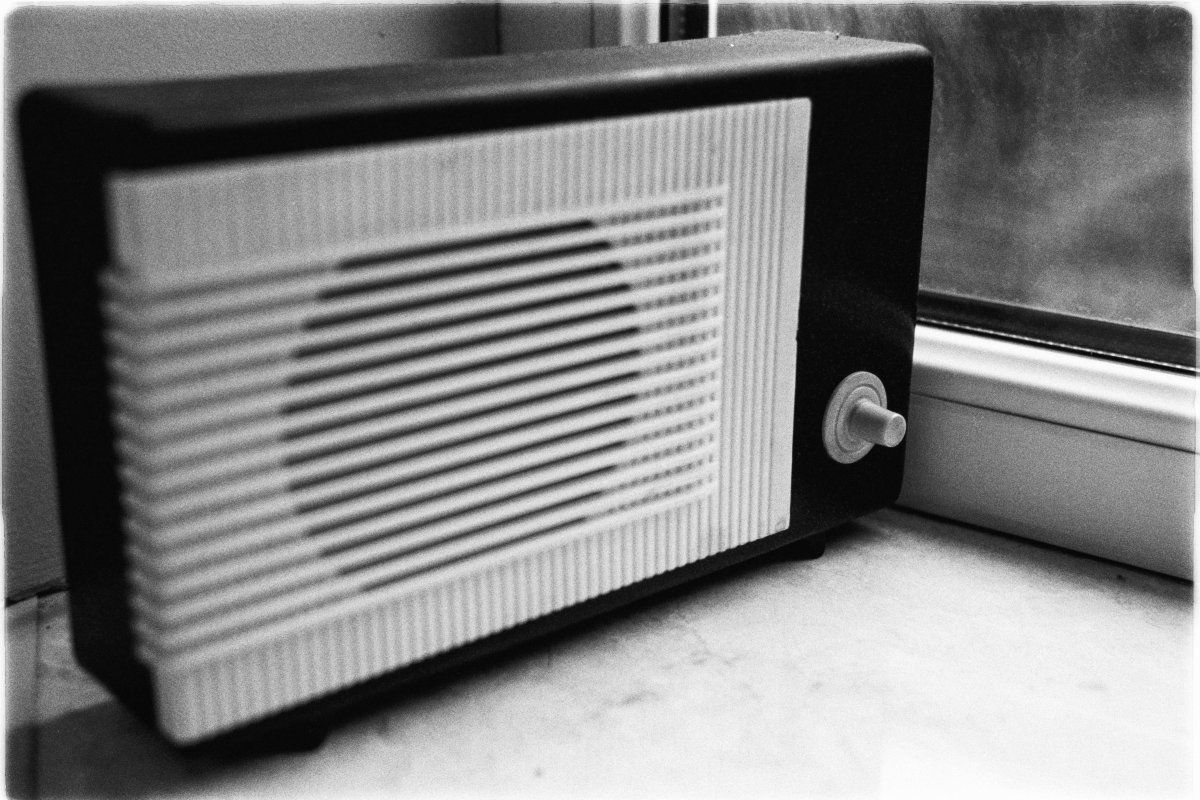 Η Wide Media Group εξαγόρασε τους ραδιοφωνικούς σταθμούς KISS FM, REBEL FM και τη συχνότητα του LYRA FM