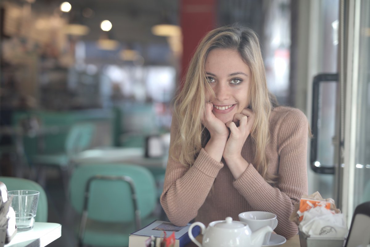 «Divorce Glow‑Up»: Γιατί ορισμένες γυναίκες «λάμπουν» μετά το διαζύγιο;