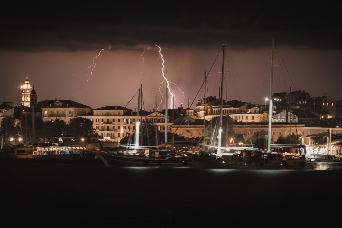 Δημόσια κόντρα για τις προγνώσεις καιρού: «Αλλο μετεωρολόγος και άλλο ιδιοκτήτης weather site» - «Χωρίς κανένα φίλτρο»