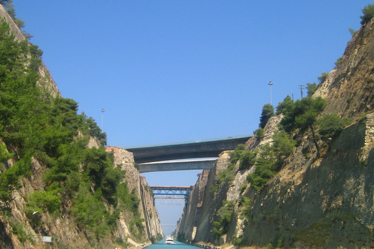 Ισθμός Κορίνθου: Σορός άνδρα εντοπίστηκε στη διώρυγα - Τι αναφέρει το Λιμενικό - Αγνωστα παραμένουν τα στοιχεία του άνδρα που ανασύρθηκε από ιδιωτικό σκάφος στη θαλάσσια περιοχή της διώρυγας.