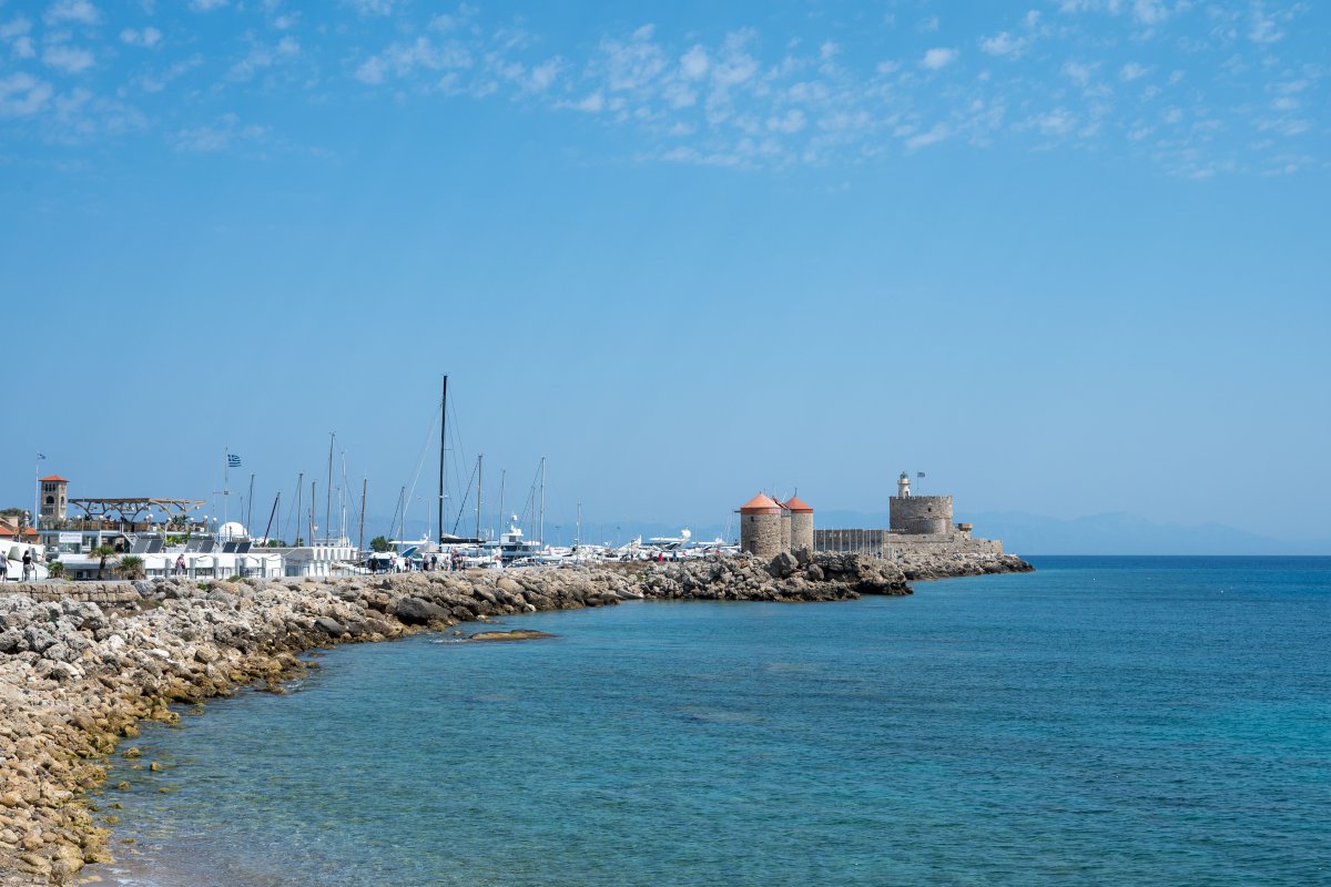 Τουρισμός για Όλους 2026‑2027: Ποια ΑΦΜ υποβάλλουν αιτήσεις σήμερα (9/8) – Όλα όσα πρέπει να ξέρετε