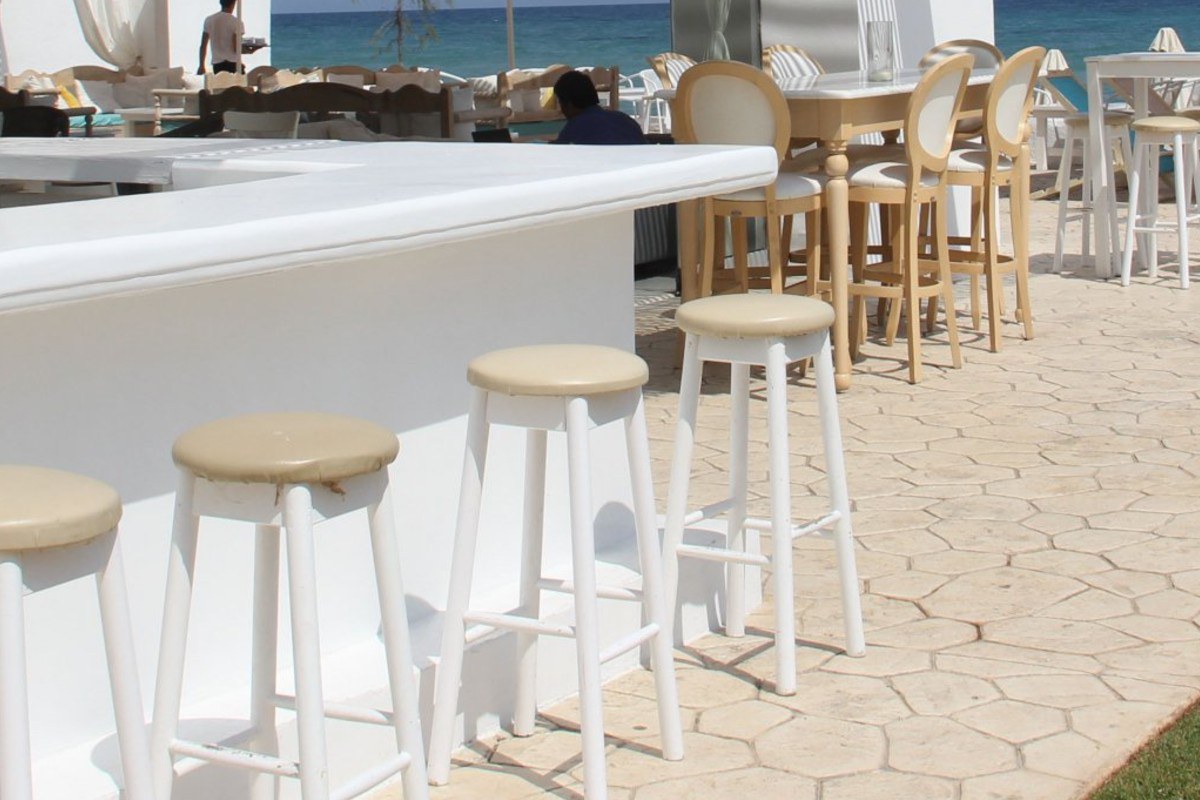 Πάρο: 4χρονος έχασε τη ζωή του σε πισίνα beach bar – Βούτηξε ο μπάρμαν για να τον ανασύρει
