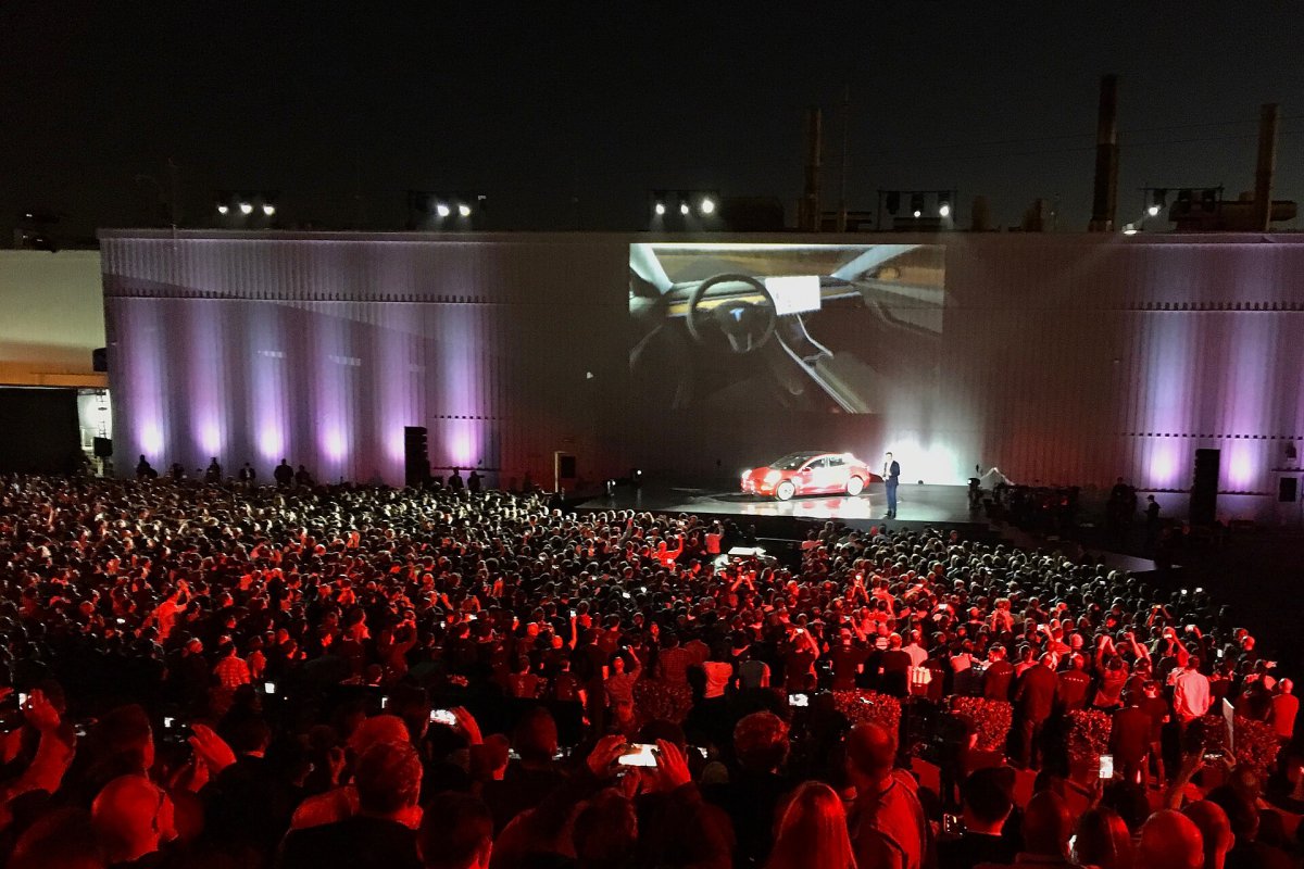 Πώς «πετάει» και κινείται ανάποδα το νέο Tesla Roadster ‑ Η τεχνολογία πίσω του